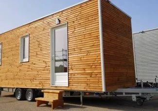 France Bleu Hérault. une start-up de Vendargues construit des « tiny houses » pour des familles qui vivent en squat