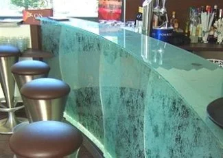 Arkeops parvient à plier le verre