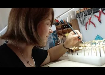 France Bleu Hérault. Des alarmes aux bijoux, la reconversion d'une entrepreneure de Baillargues