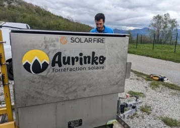 Dans les Pyrénées-Orientales, Aurinko torréfie les graines au rythme du soleil