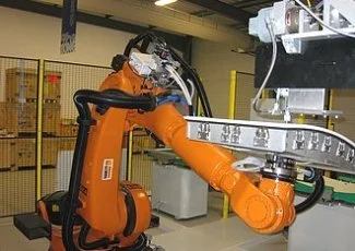 Clix Industries se robotise pour mieux coller