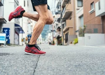 À Garons, près de Nîmes, Asics inaugure sa plateforme logistique pour l'Europe du Sud