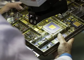 Aérospatial. Microtec automatise la fabrication de ses cartes électroniques depuis Toulouse