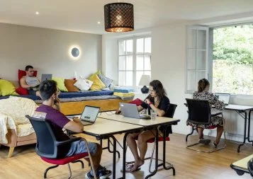 7/7. Coworking : Pyren'escape, du coliving montagnard pour travailleurs nomades