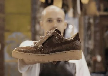 Commerce. Le Bottier toulousain chausse des sneakers faites main