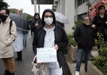 Manifestation du personnel soignant devant le CHU Purpan