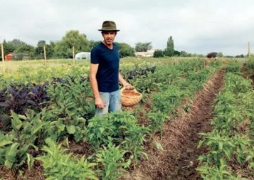 Occitanie. Le 100e singe sème des graines d'agriculteurs