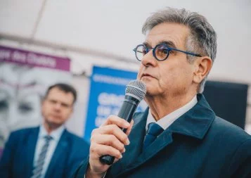 Face à la ministre, Georges Méric assume l'héliportage de neige à Luchon