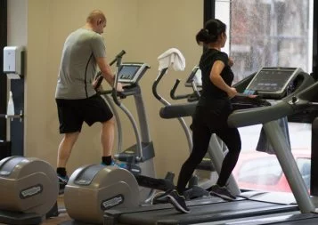Les salles de sport Interval musclent leur positionnement depuis Toulouse