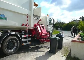 Coléo, le gros robot des ordures ménagères