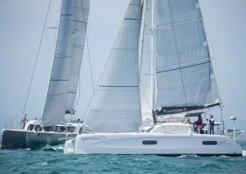 Outremer Yachting vogue sur le haut de la vague