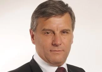 Gérard Calvet rachète le Mas des Canelles et crée Vesta