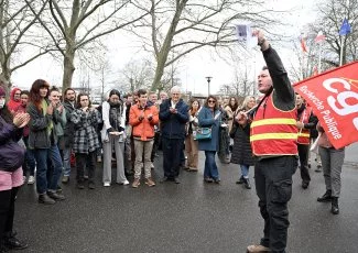 Stress au CNRS sur le financement de la recherche