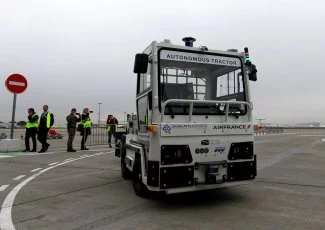 Comment l'aéroport de Toulouse teste un tracteur autonome sur ses pistes